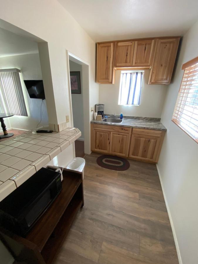 Bristlecone Motel Биг Пайн Екстериор снимка