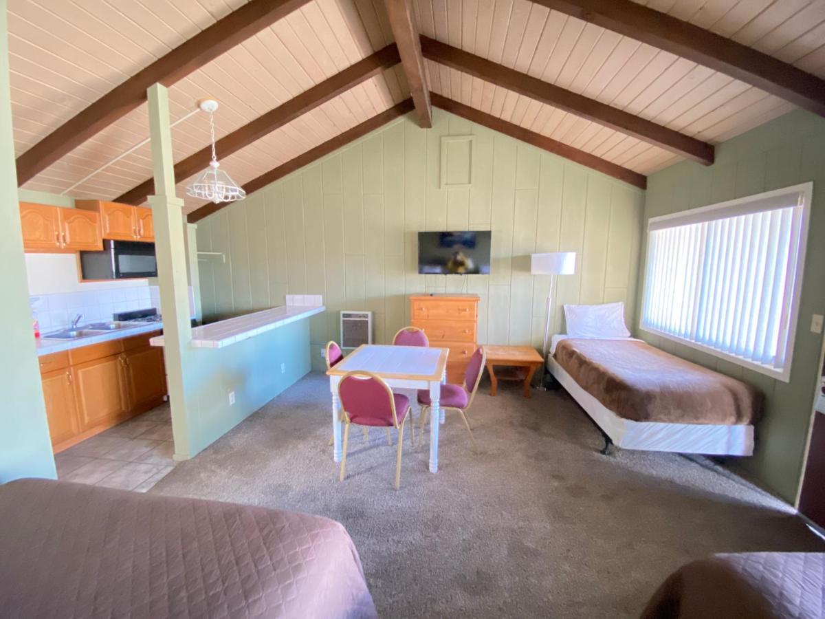 Bristlecone Motel Биг Пайн Екстериор снимка