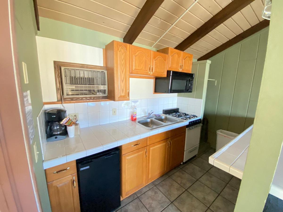 Bristlecone Motel Биг Пайн Екстериор снимка