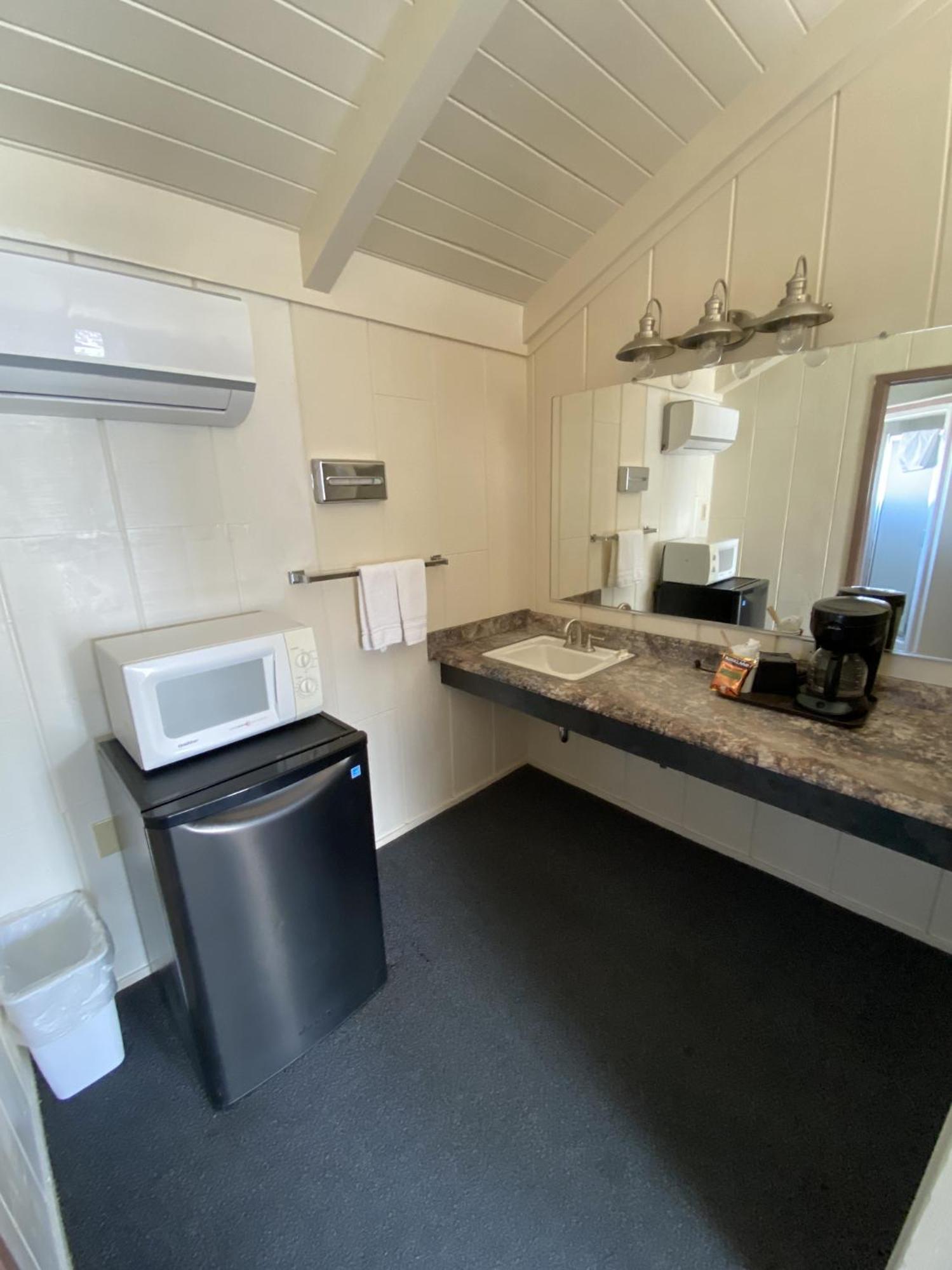 Bristlecone Motel Биг Пайн Екстериор снимка