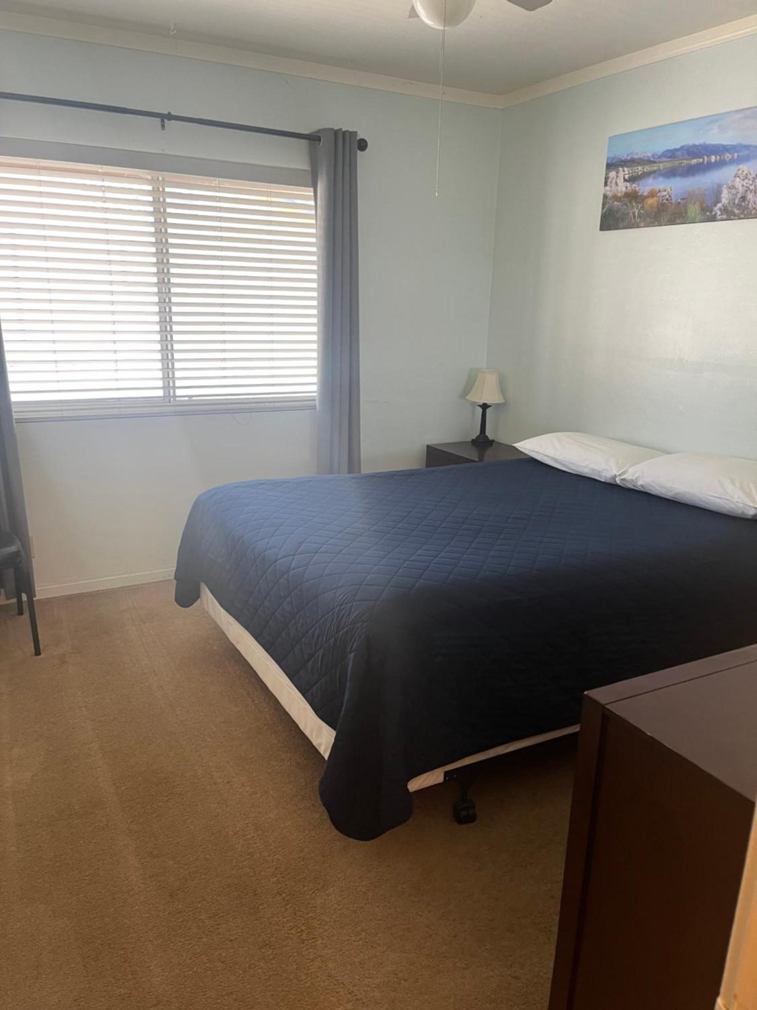 Bristlecone Motel Биг Пайн Екстериор снимка