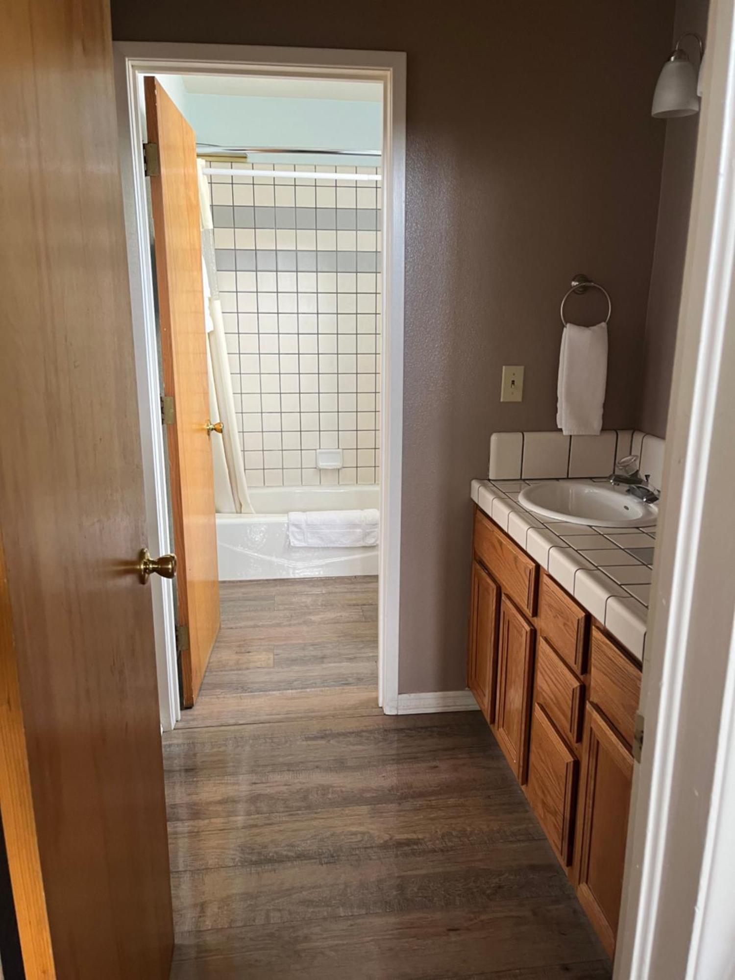 Bristlecone Motel Биг Пайн Екстериор снимка