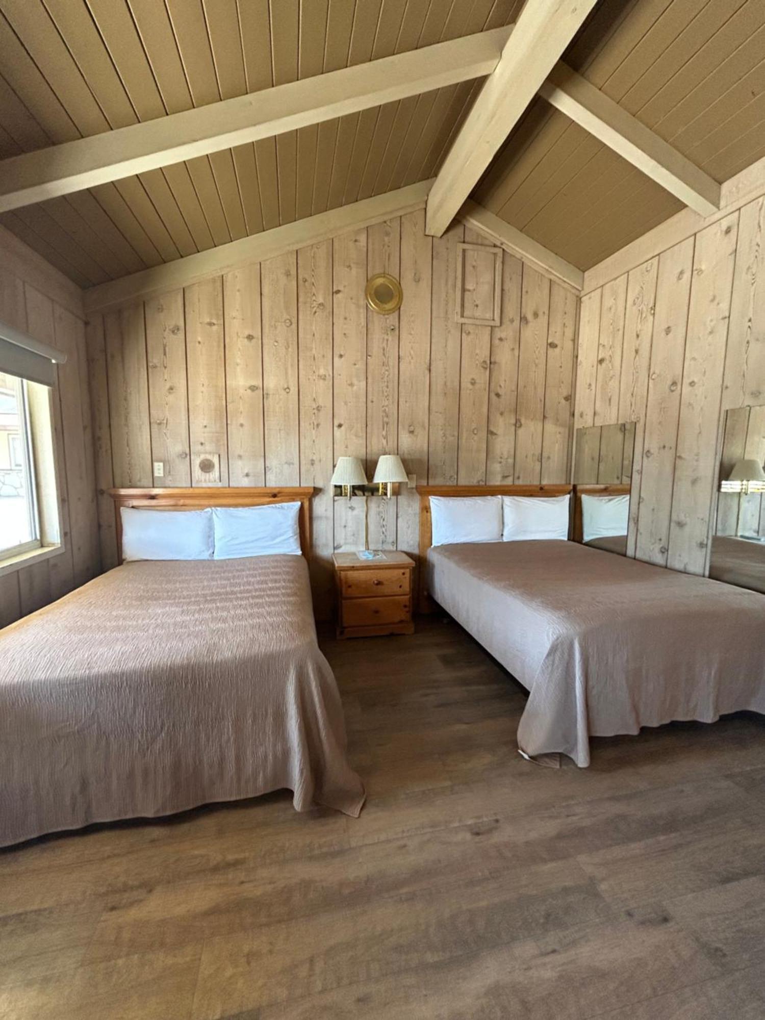 Bristlecone Motel Биг Пайн Екстериор снимка