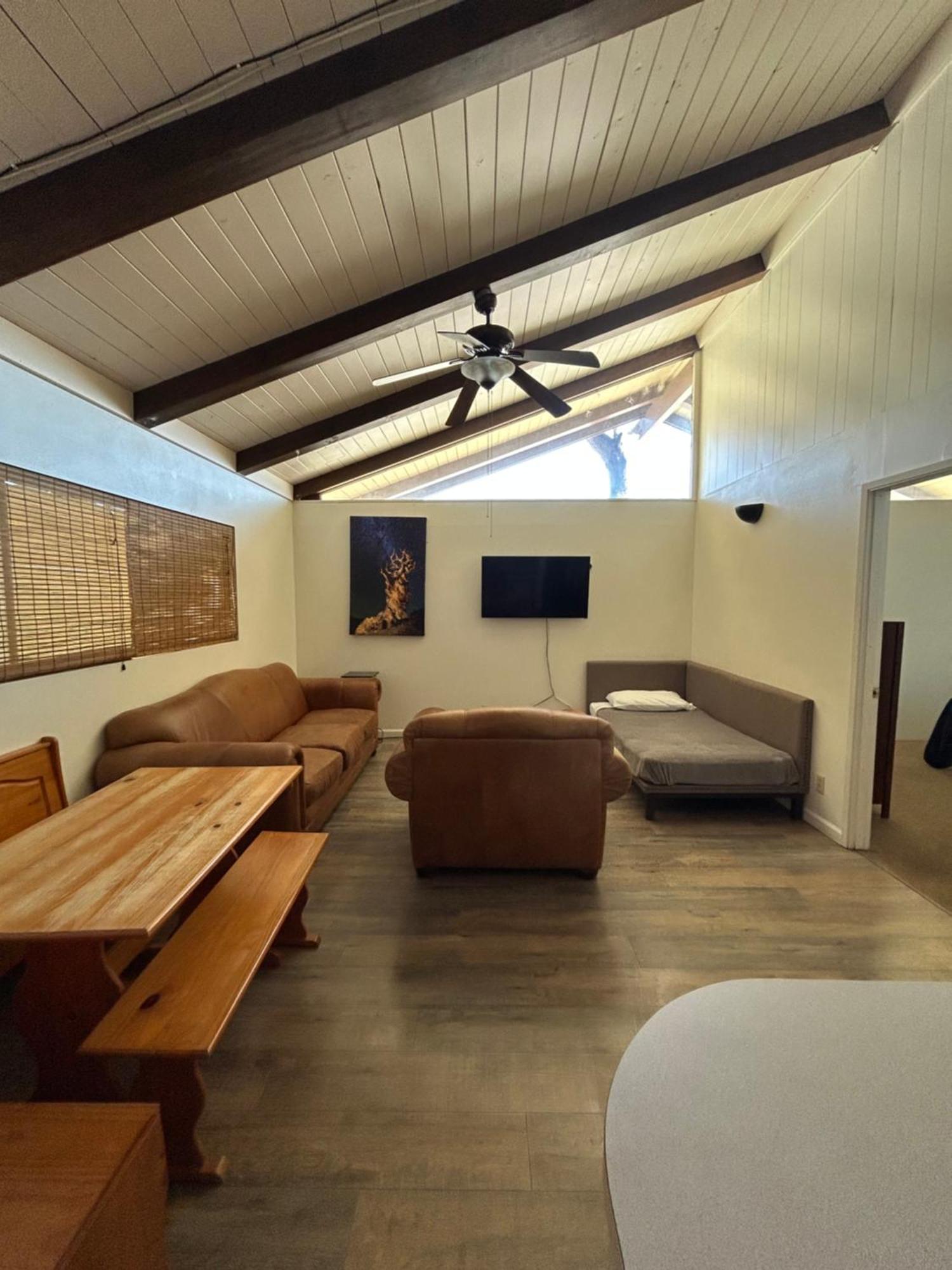 Bristlecone Motel Биг Пайн Екстериор снимка