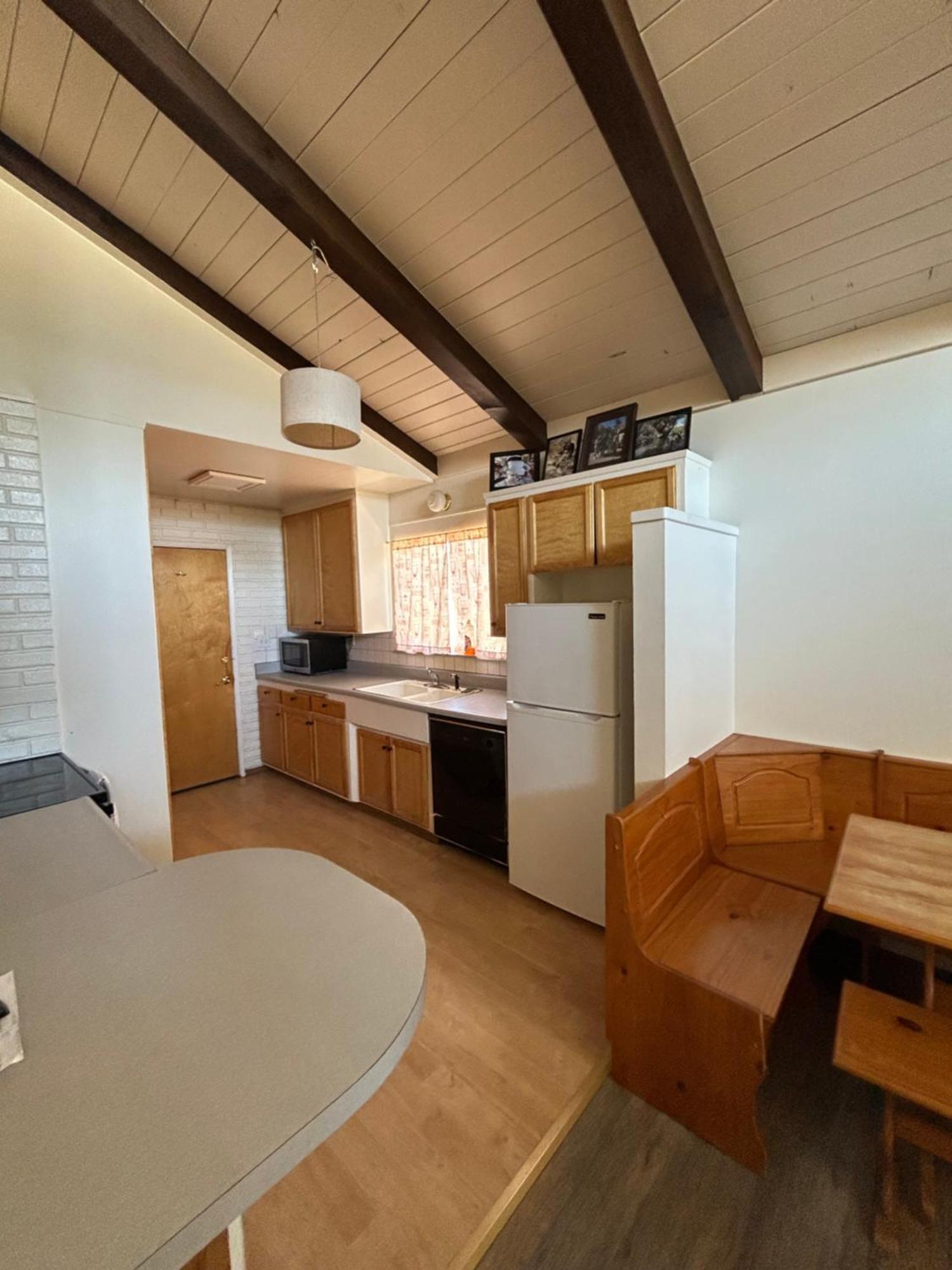 Bristlecone Motel Биг Пайн Екстериор снимка
