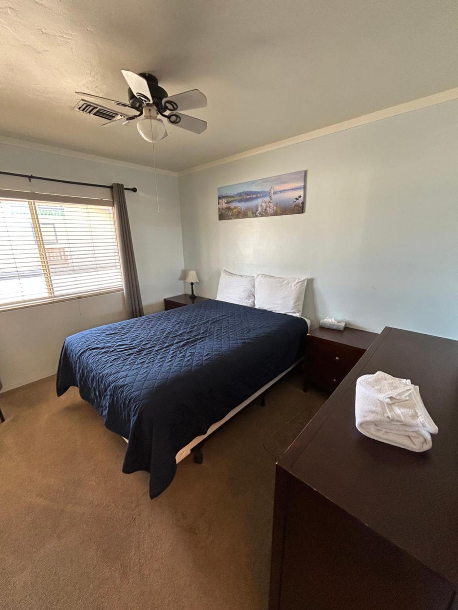 Bristlecone Motel Биг Пайн Екстериор снимка